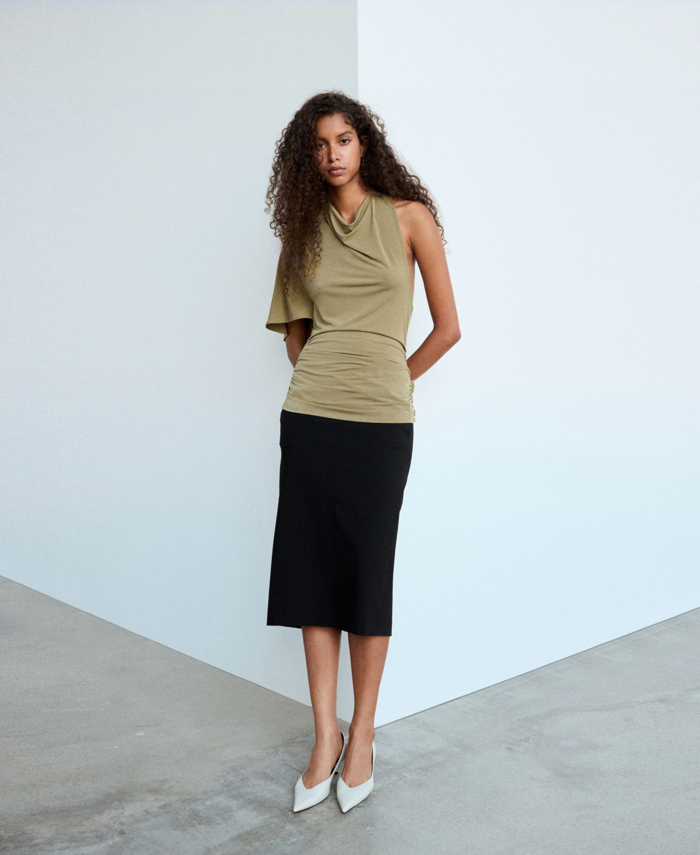 Женская блузка Mango Cowl Neck Asymmetrical, цвет: Хаки — фото 2