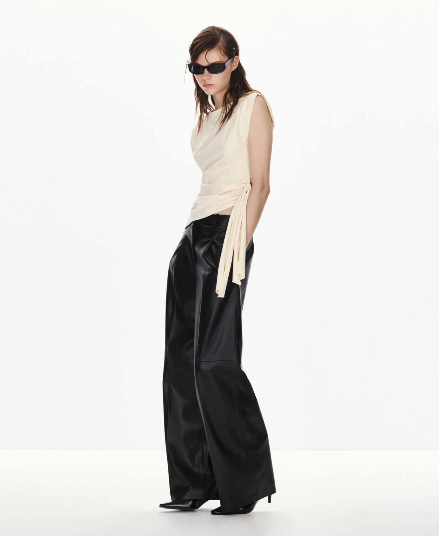 Женский топ Mango Asymmetrical Tie-Front Boat Neck Sleeveless, цвет: Экрю — фото 2