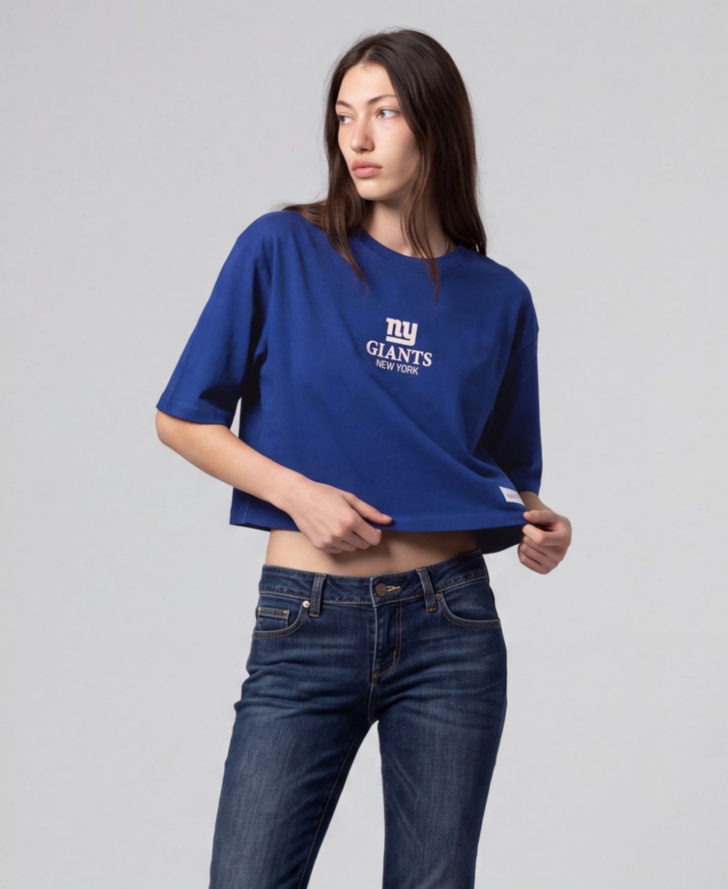 Женская футболка Mitchell & Ness Mitchell Ness Royal New York Giants Core Essentials Micro Logo Boxy Crop — фото 1