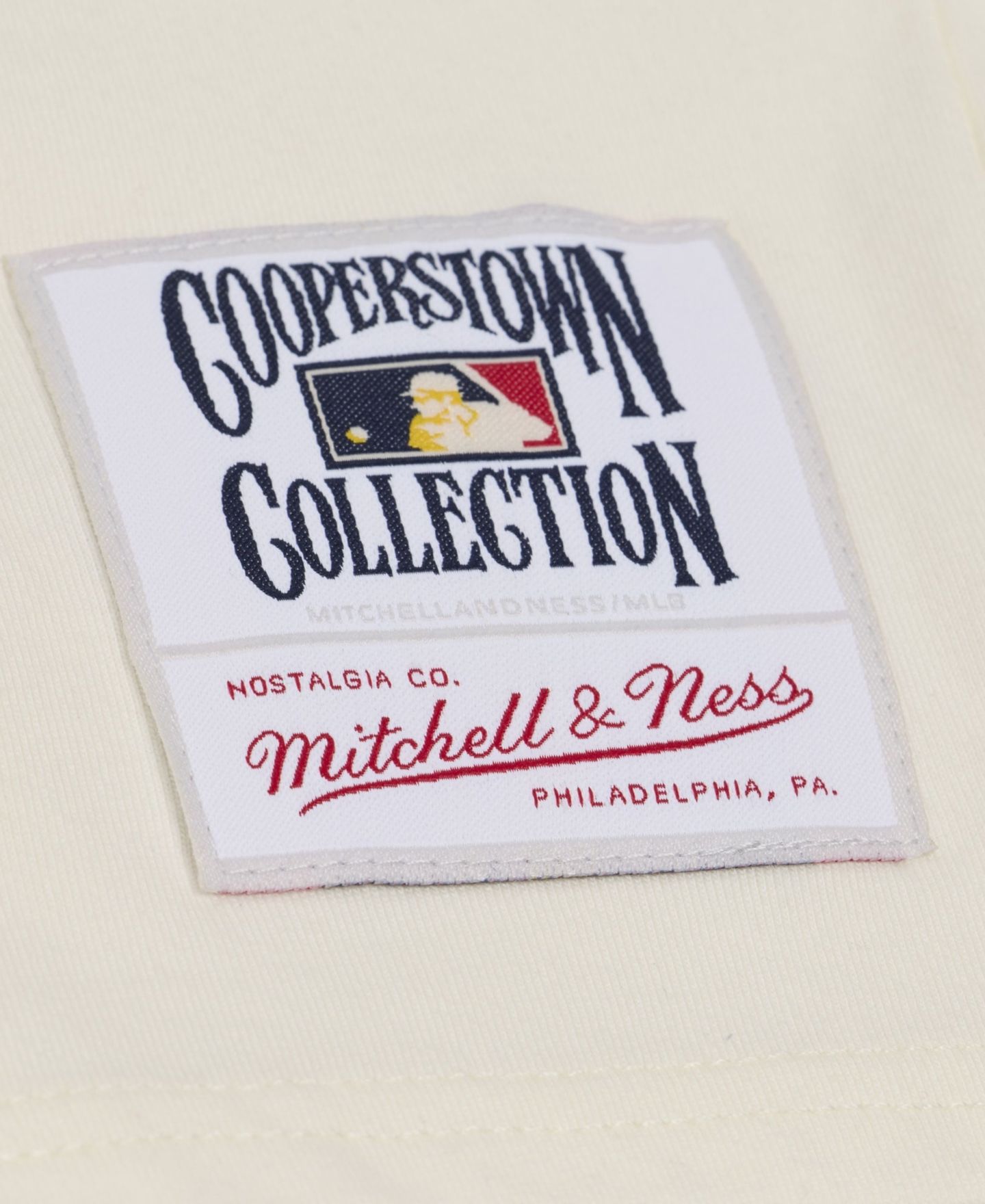 Женская футболка Mitchell & Ness Cream New York Yankees Cooperstown Collection Retro Roots Crop Boxy Yoke — фото 6