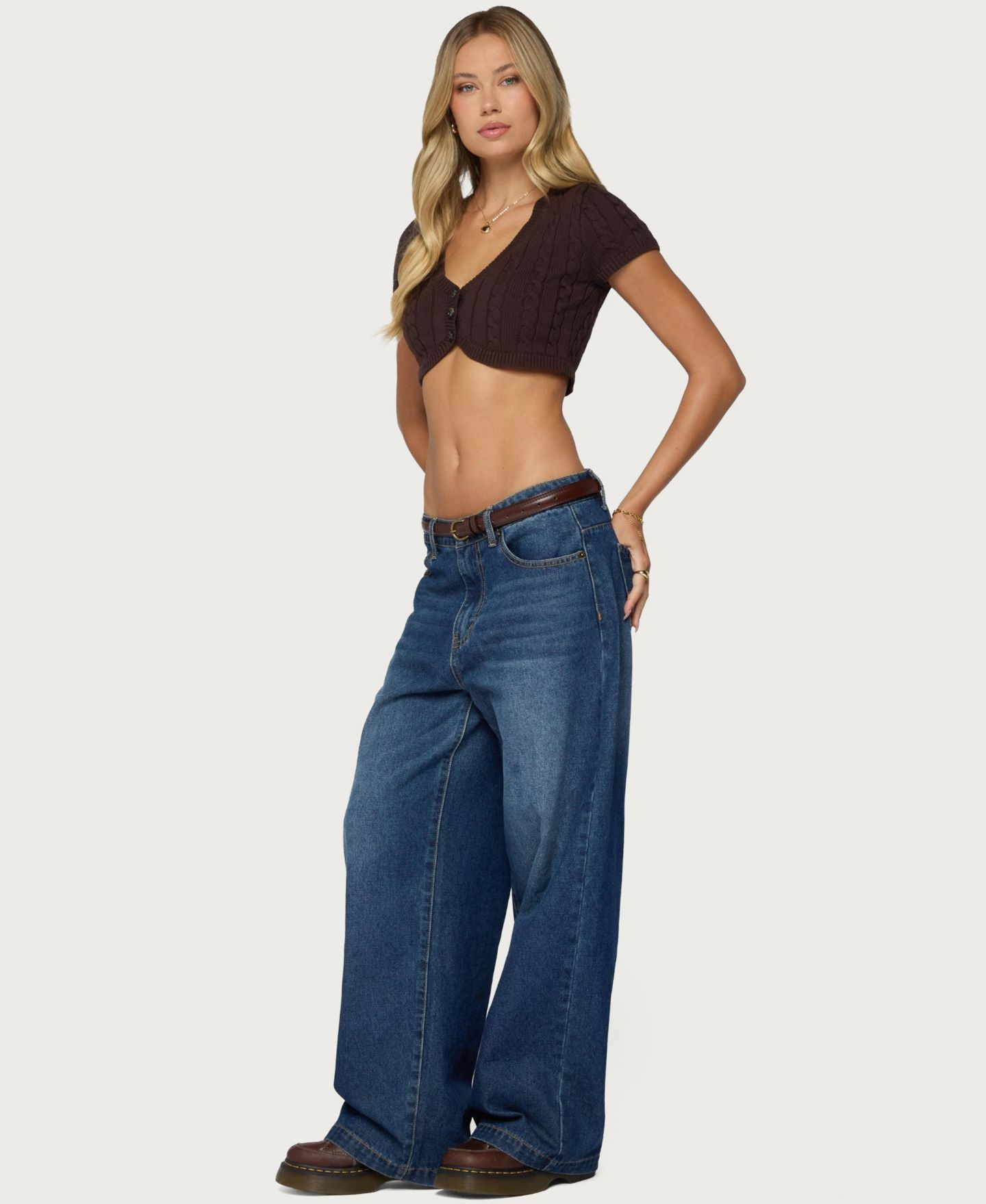Женский топ Edikted Zila Cable Knit Cropped, цвет: Коричневый — фото 5