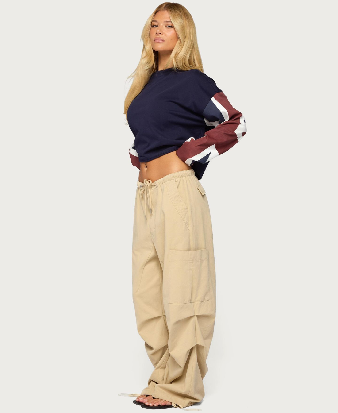 Женский топ Edikted UK Muse Long-Sleeve Crewneck Crop, цвет: Тёмно-синий — фото 3