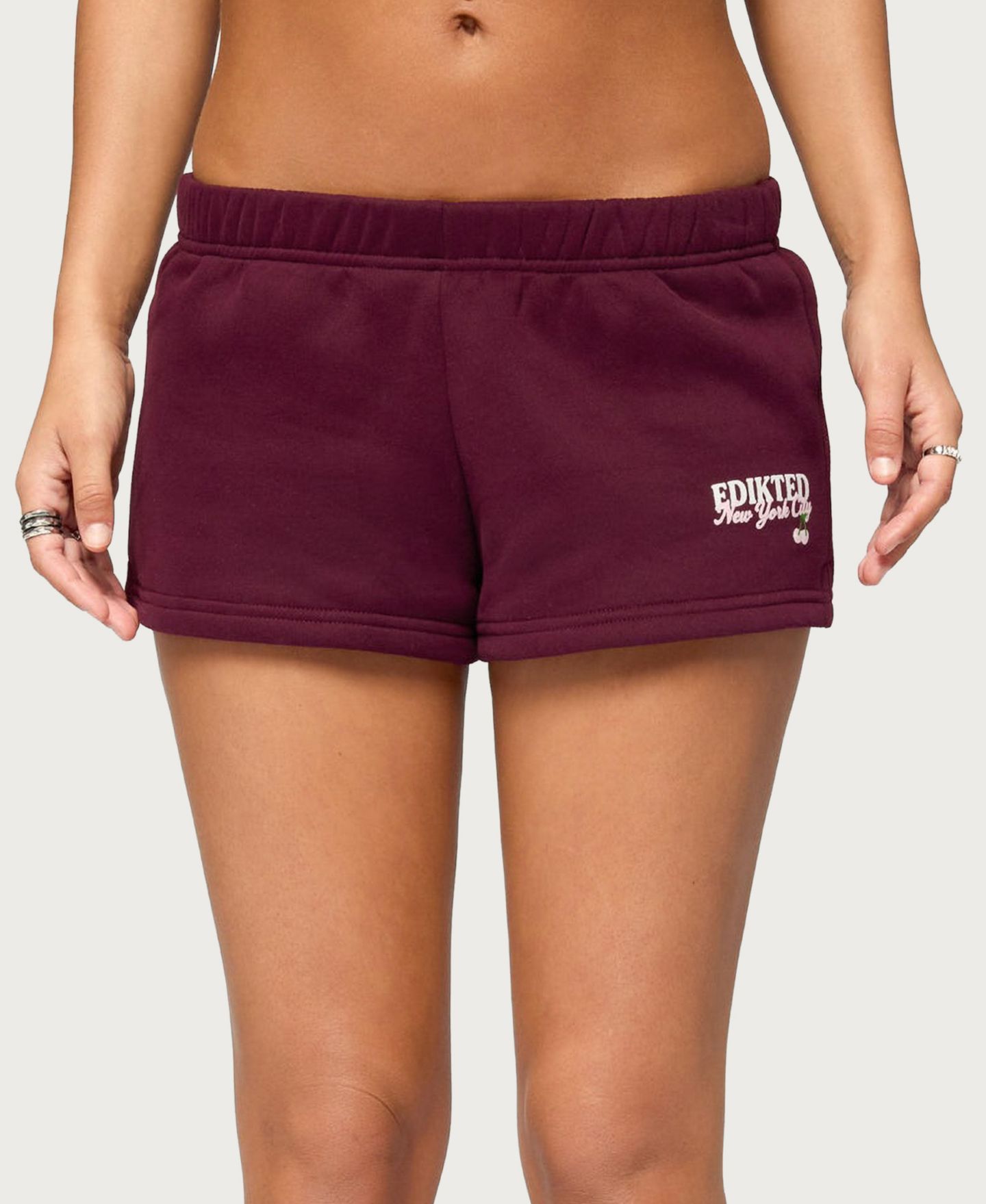 Женские шорты Edikted New York Low Rise Pull-On Sweat Shorts, 2" Inseam, цвет: Бордовый — фото 1