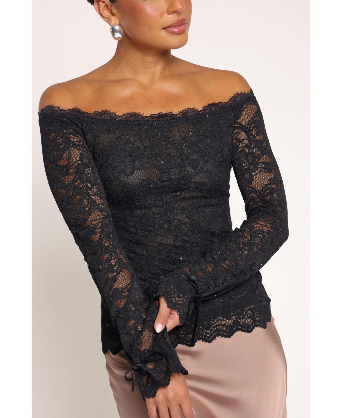 Женский топ Petal and Pup Barbara Off-Shoulder Long-Sleeve Lace, цвет: Чёрный — фото 5