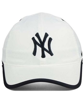 Nike New York Yankees Dri-FIT Featherlight Adjustable Hat
