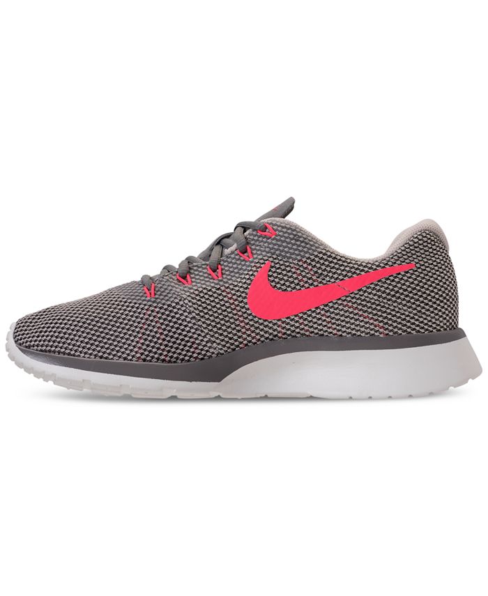 nike men's tanjun stores