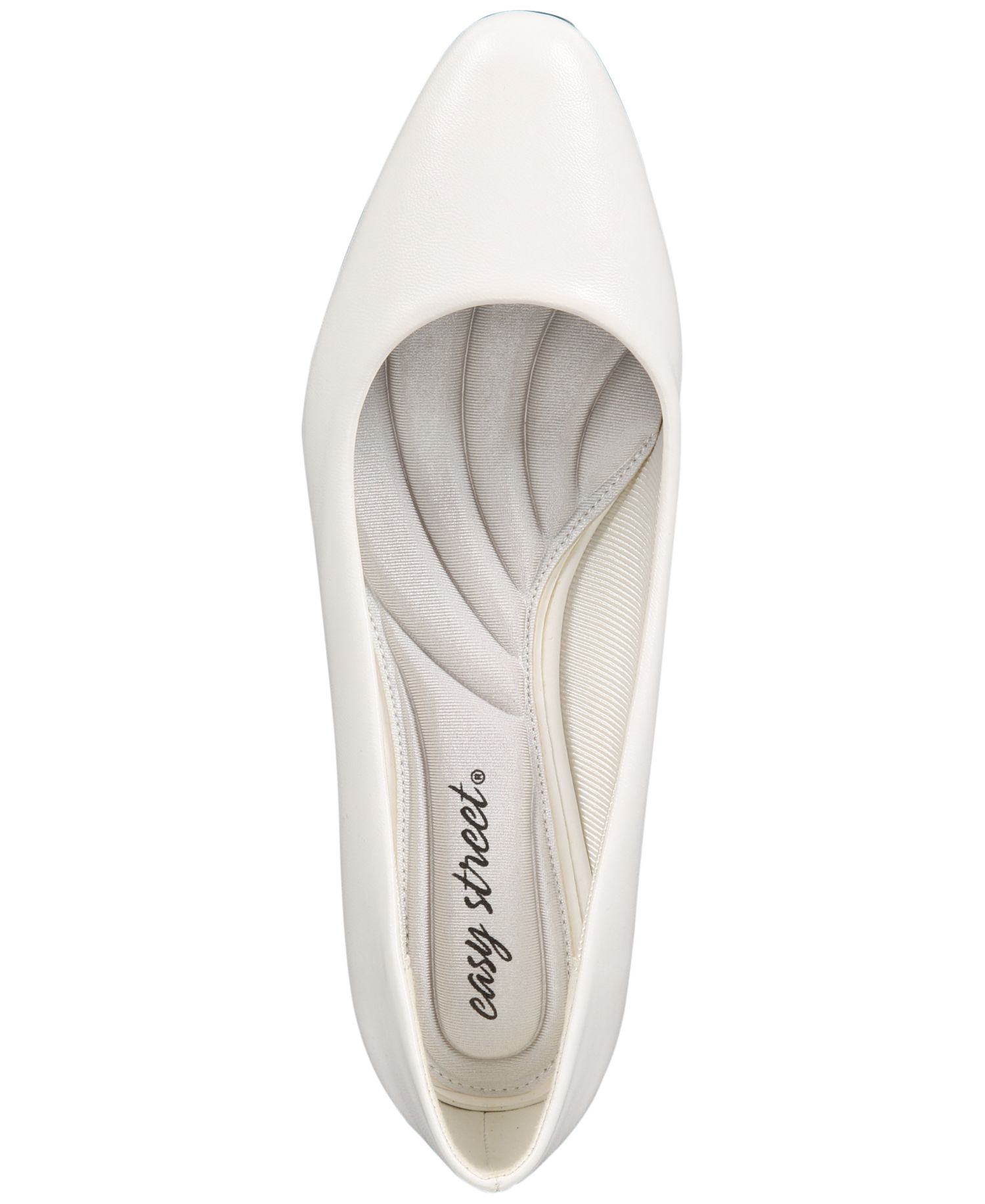 Prim Kitten Heel Pumps