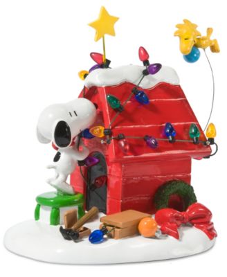 Department 56 - Peanuts Village Getting Ready for Christmas