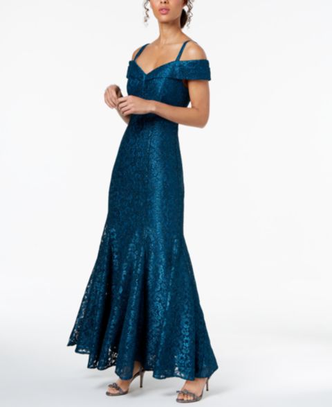 Женские платья R & M Richards Off-The-Shoulder Lace Gown, цвет: Синий