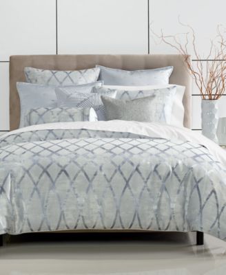 queen bed coverlet size