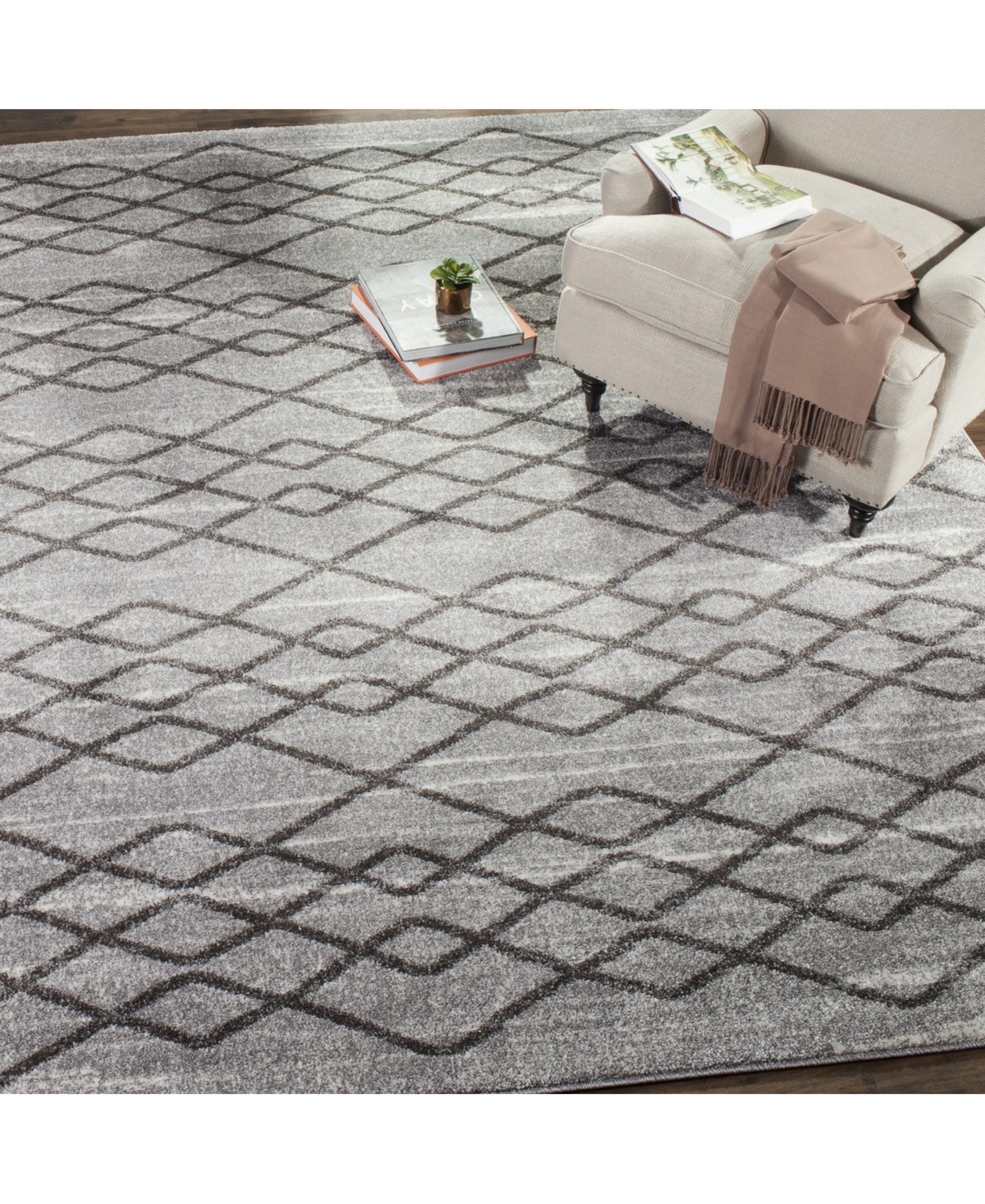 Safavieh Tunisia TUN297 Gray and Black Area Rug -black