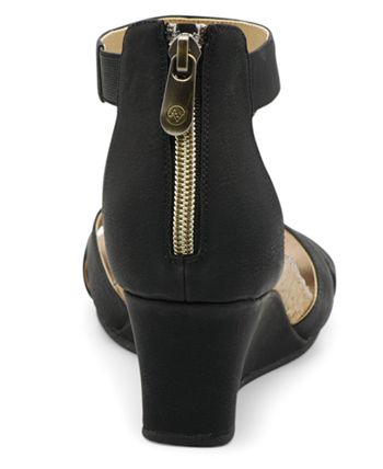 Adrienne vittadini on sale thayer wedge sandal