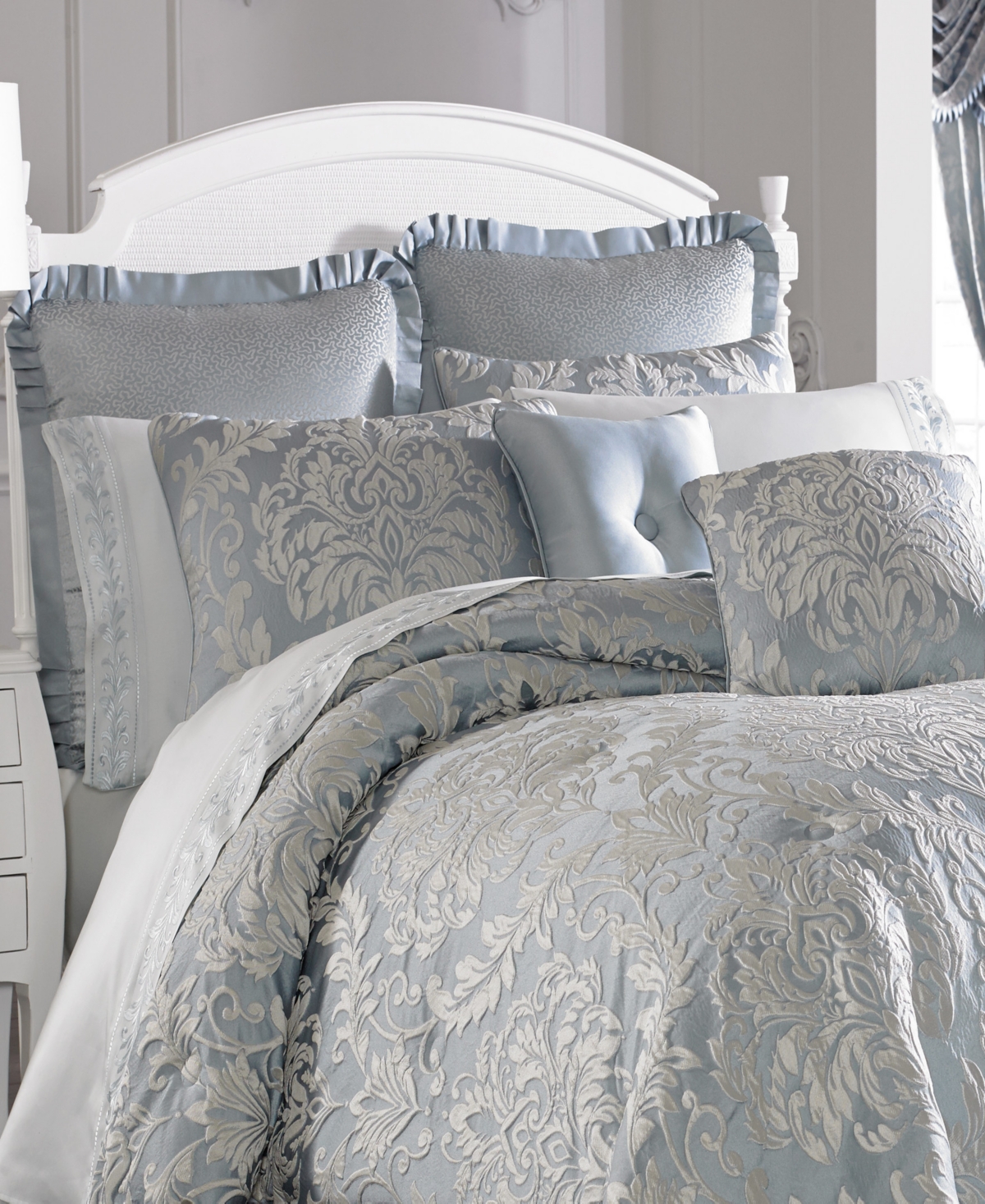 Five Queens Court Faith Comforter Set,