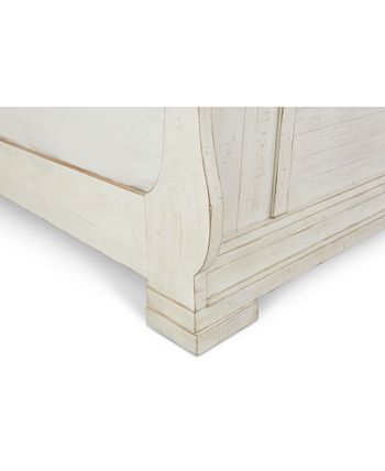 Trisha Yearwood Home - Homecoming King Sleigh Bed