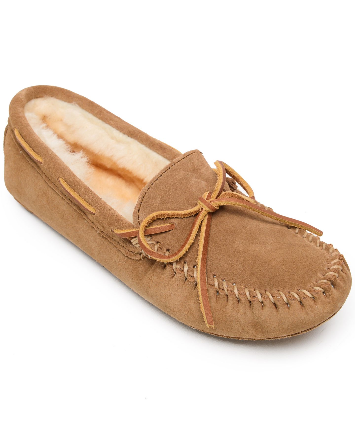 Женские тапочки Minnetonka Sheepskin Softsole Moccasin Slippers, цвет: Рыжевато-коричневый — фото 1