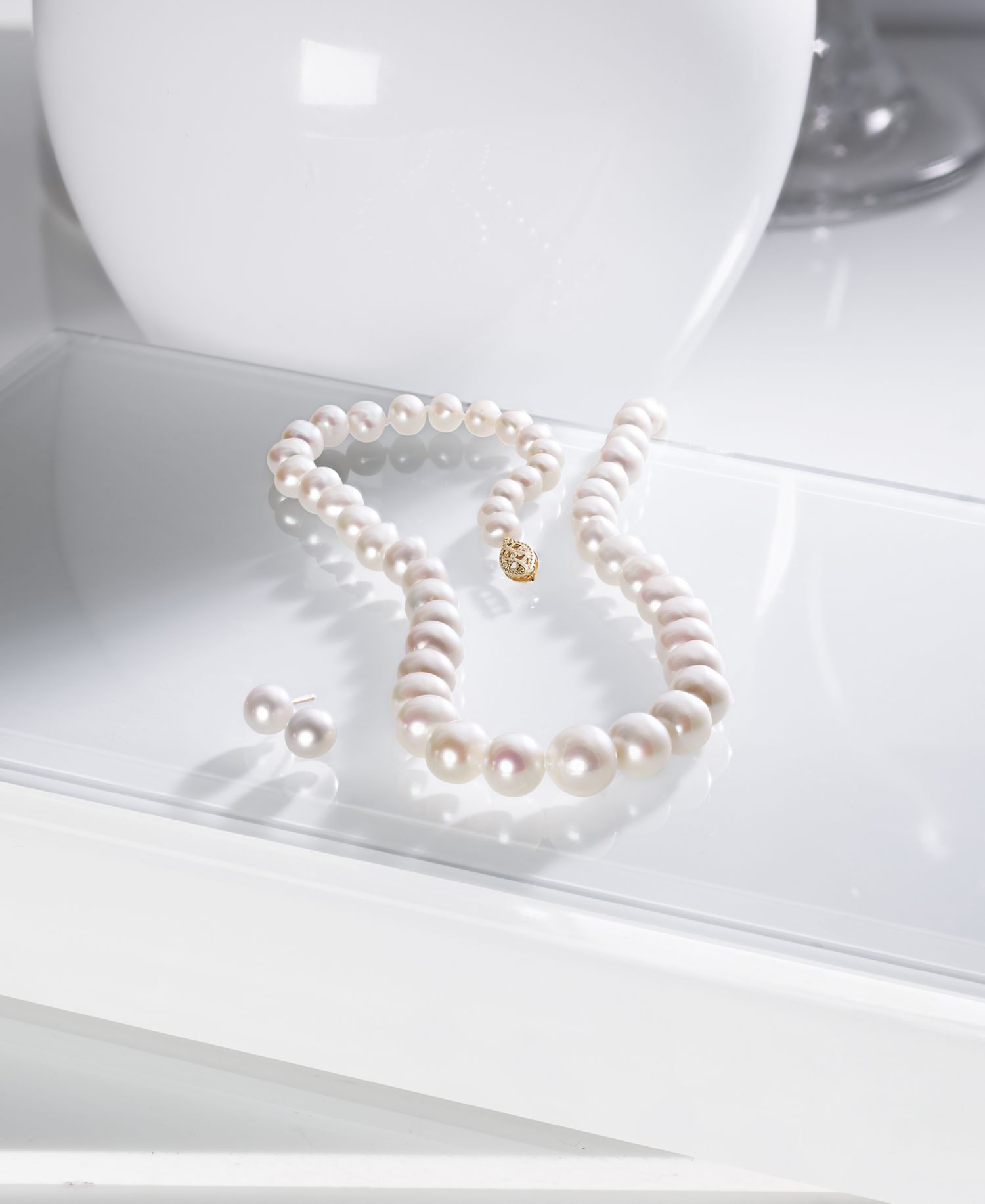 Cultured Freshwater Pearl Stud Earrings (7mm) in 14k Gold