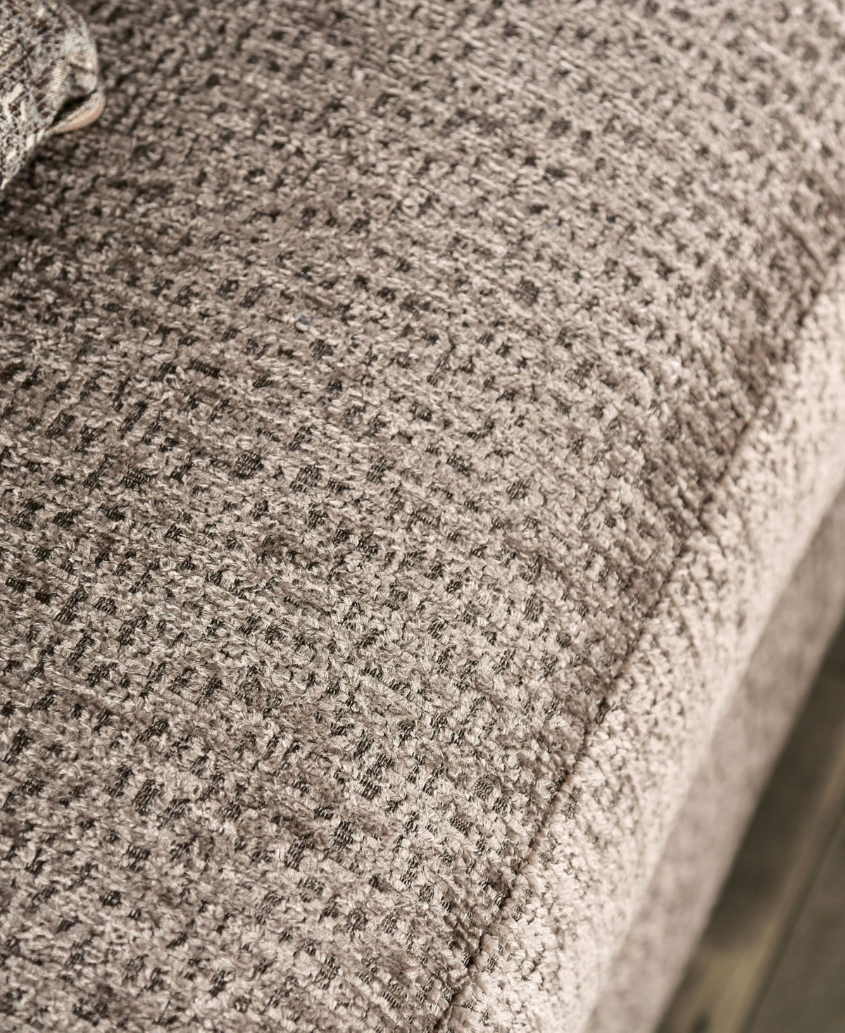 Furniture of America Quavo Upholstered Loveseat