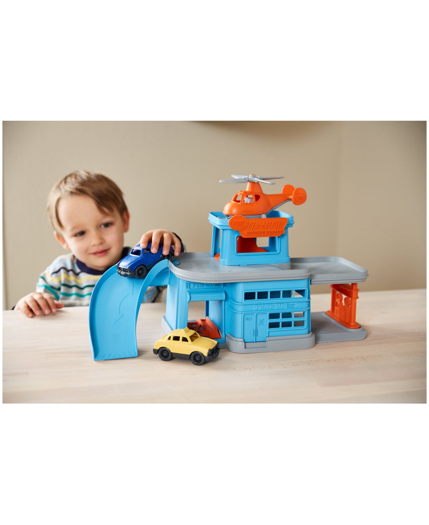 Детские куклы Green Toys Parking Garage With 3 Vehicles — фото 9
