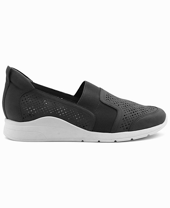 adrienne vittadini athletic shoes