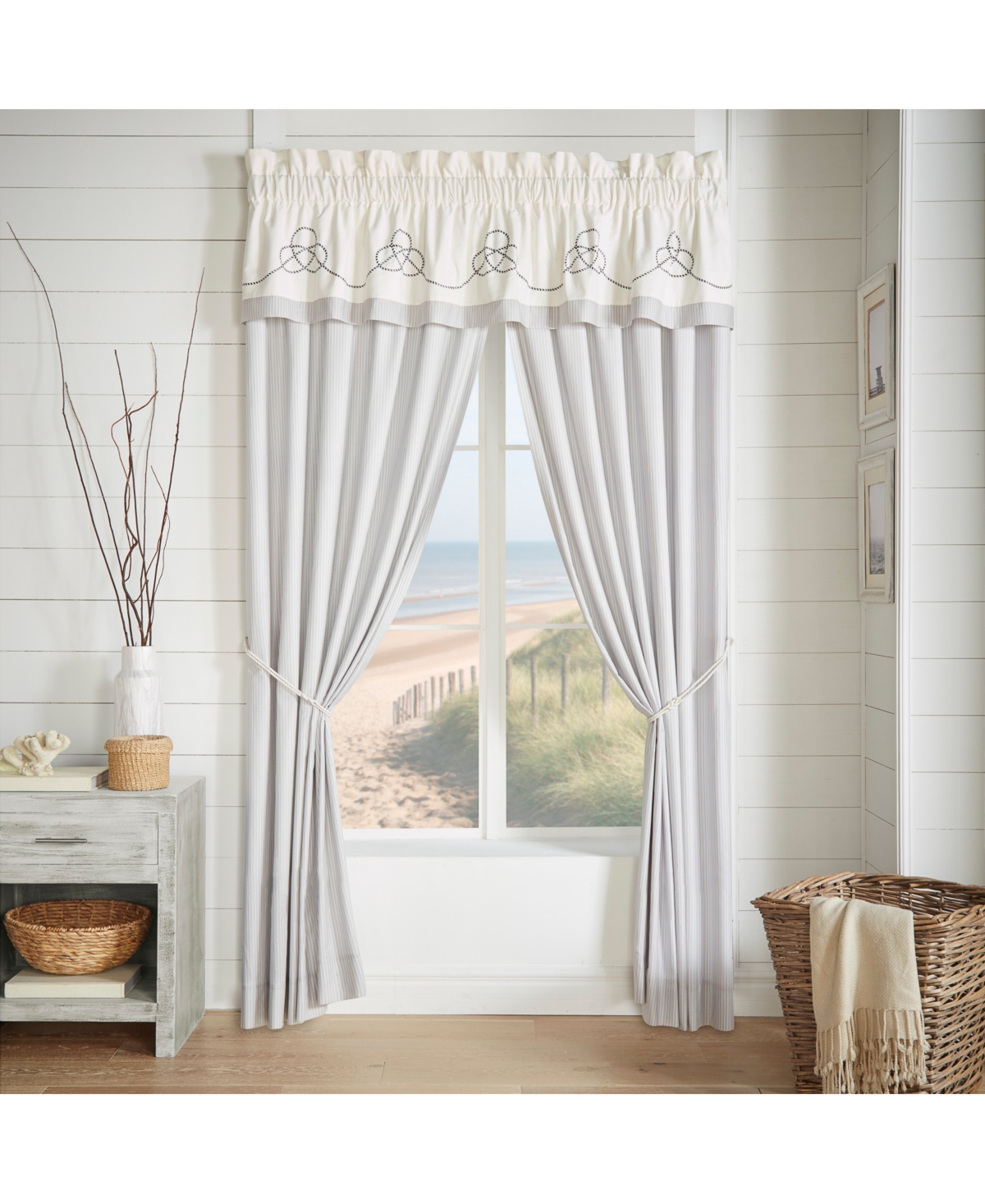 J Queen New York Shore Straight Window