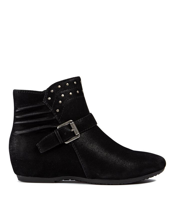 baretraps jaci wedge sneaker women's bootie