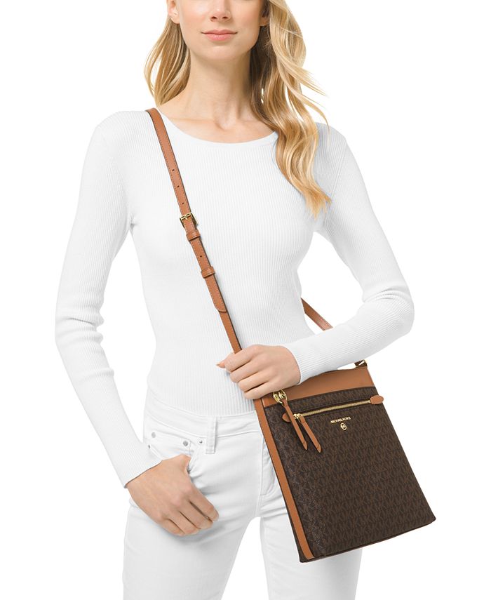 Michael Kors Jet Set Charm Small Phone Crossbody Brown/Acorn One Size :  : Clothing, Shoes & Accessories