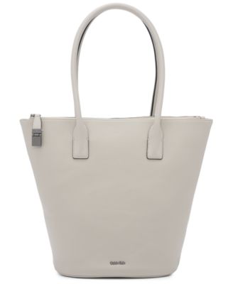 Calvin Klein - Modern Essentials Tote
