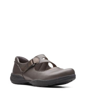 clarks brown mary jane shoes