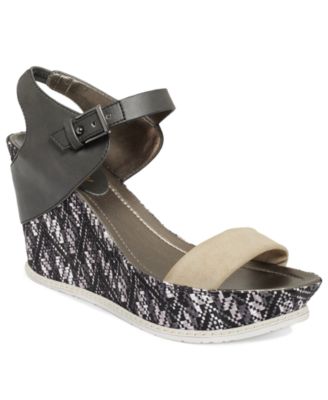 Kenneth Cole Reaction - Hugeswell Platform Wedge Snandals