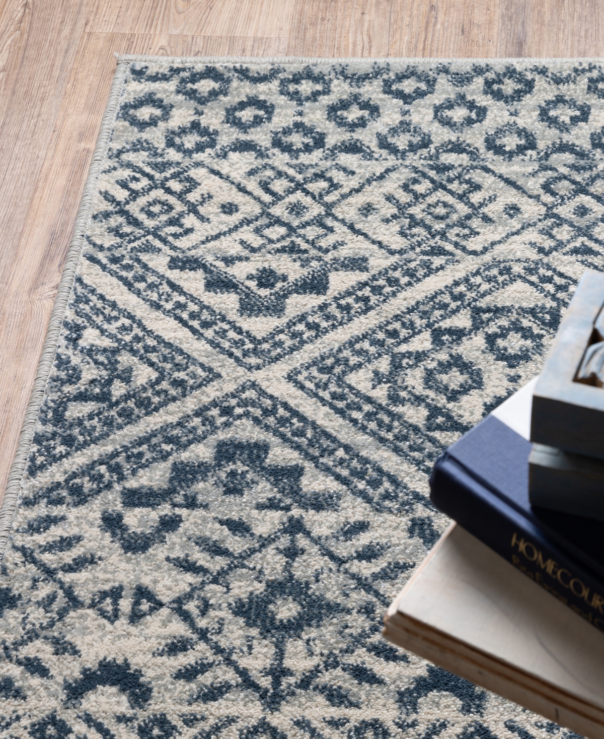 Oriental Weavers Branson BRA02 6'7" x 9'2" Area Rug