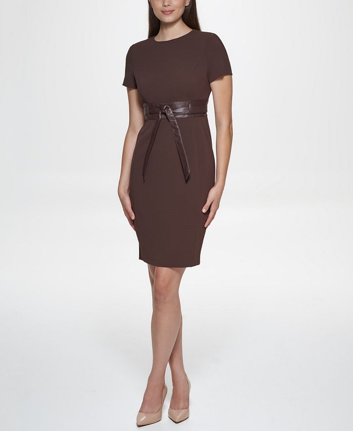 Introducir 72+ imagen calvin klein solid faux-leather tie-waist sheath dress