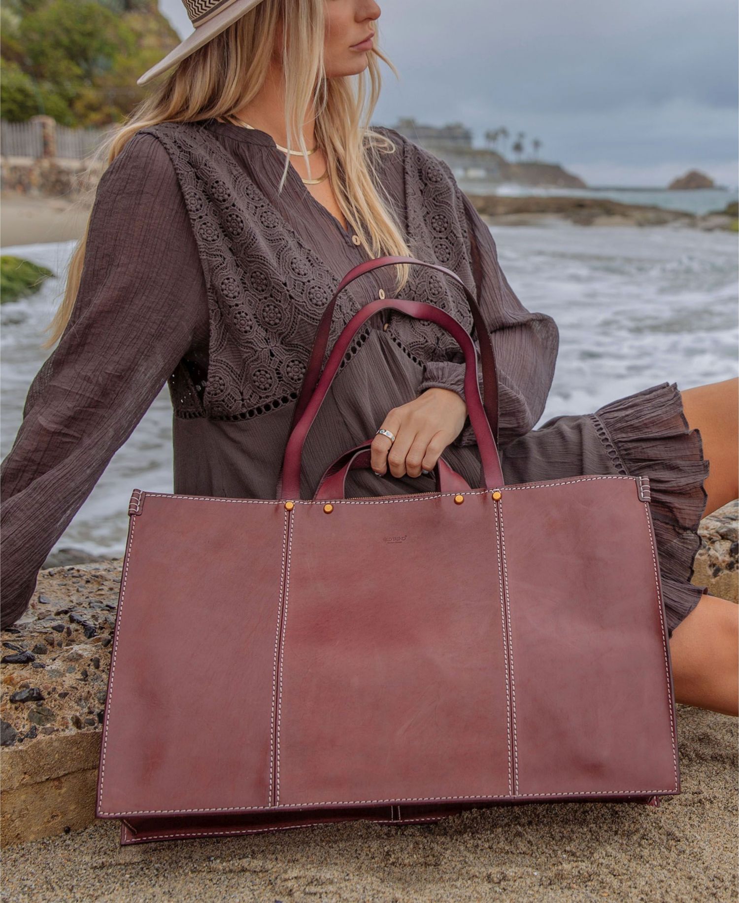 Sandstorm Extra-Large Leather Tote Bag