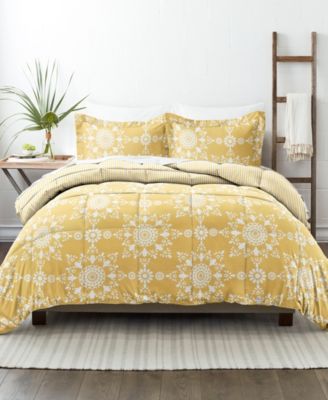 Ultra Soft Daisy Medallion Reversible 3- Pc. Comforter Set, Queen