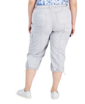 Petite Mid-Rise Cargo Capri Pants