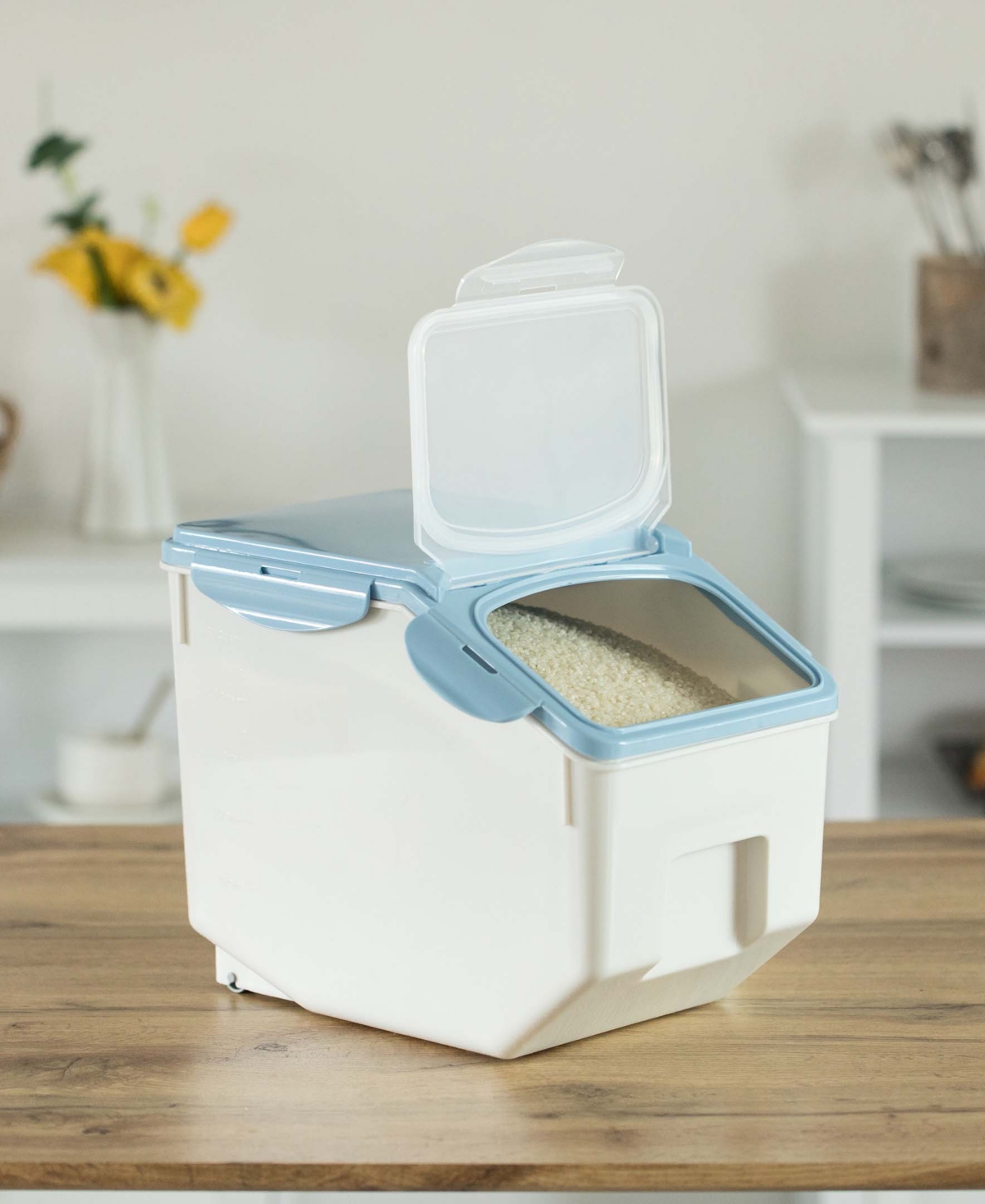 BASICWISE MEDIUM PLASTIC STORAGE FOOD HOLDER CONTAINERS WITH A MEASURING CUP AND WHEELS, SET OF 3 