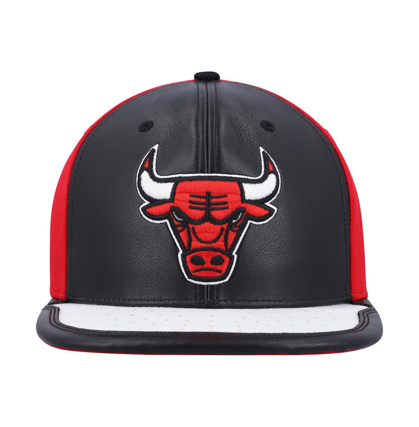 Мужская кепка Mitchell & Ness Black and White Chicago Bulls Day One Snapback Hat — фото 3