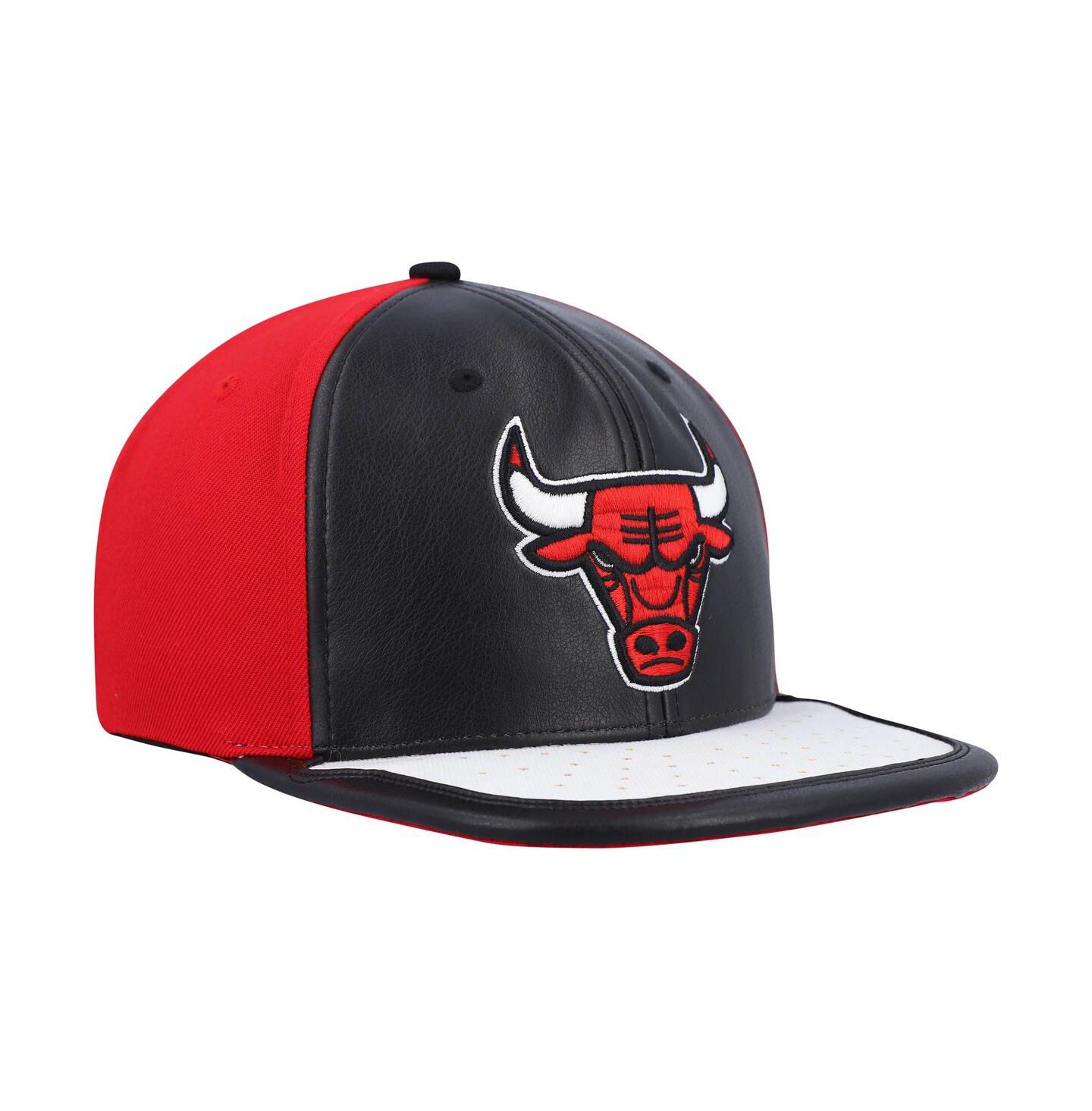 Мужская кепка Mitchell & Ness Black and White Chicago Bulls Day One Snapback Hat — фото 4