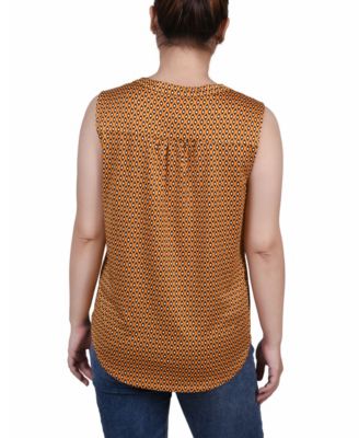 Petite Sleeveless Knit Y-neck Top