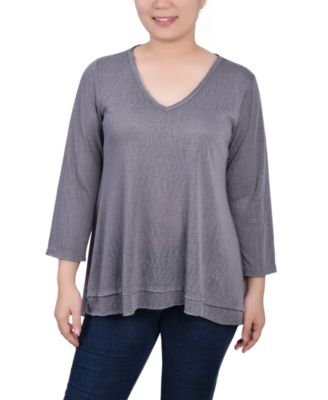 Petite 3/4 Sleeve V-neck Top