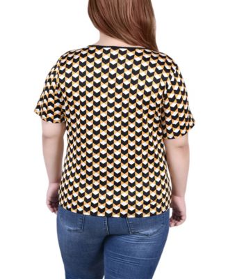 Plus Size Short Sleeve with Ring Details Top