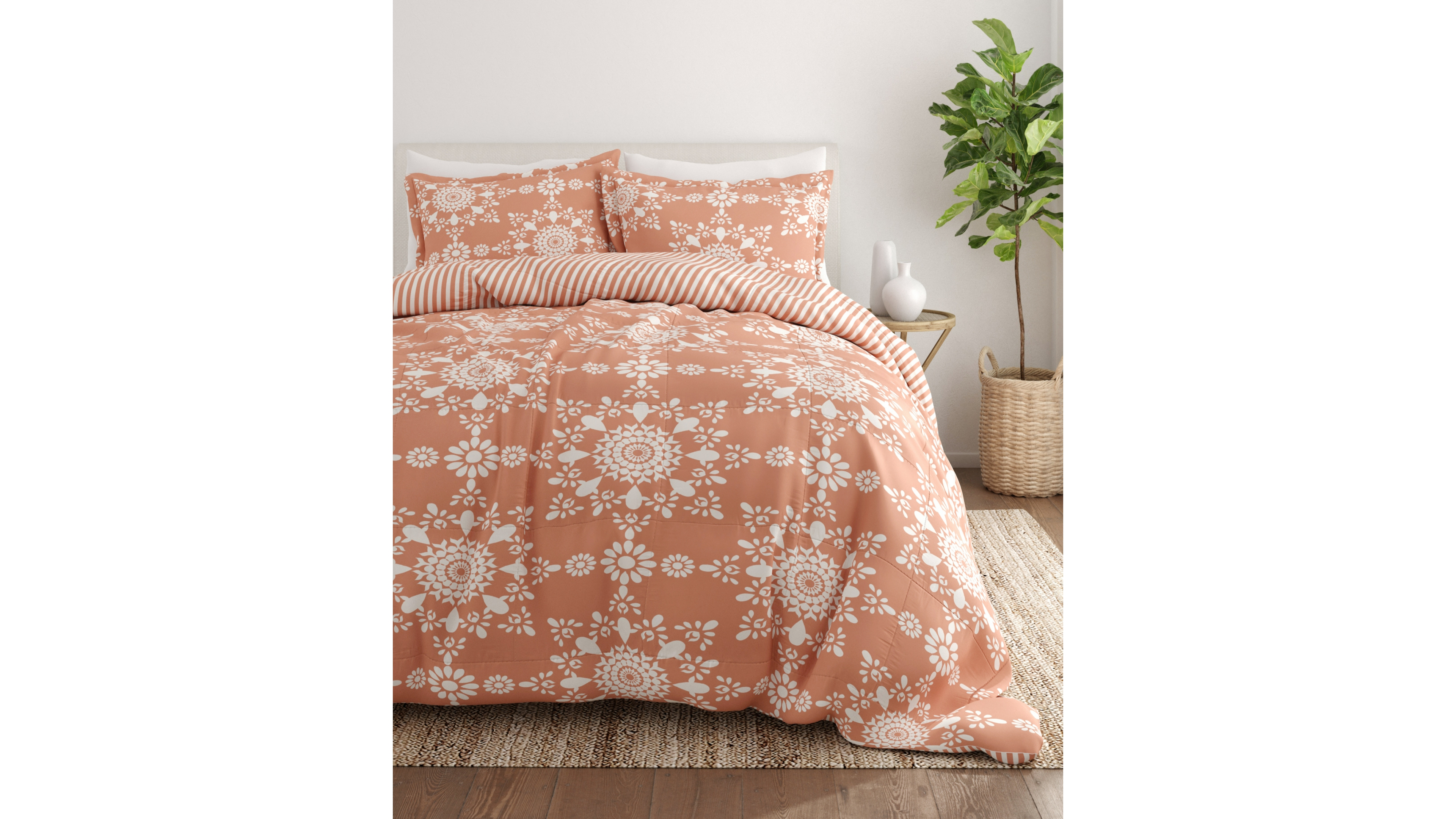 ienjoy Home Ultra Soft Daisy Medallion Reversible 3- Pc. Comforter Set, Queen