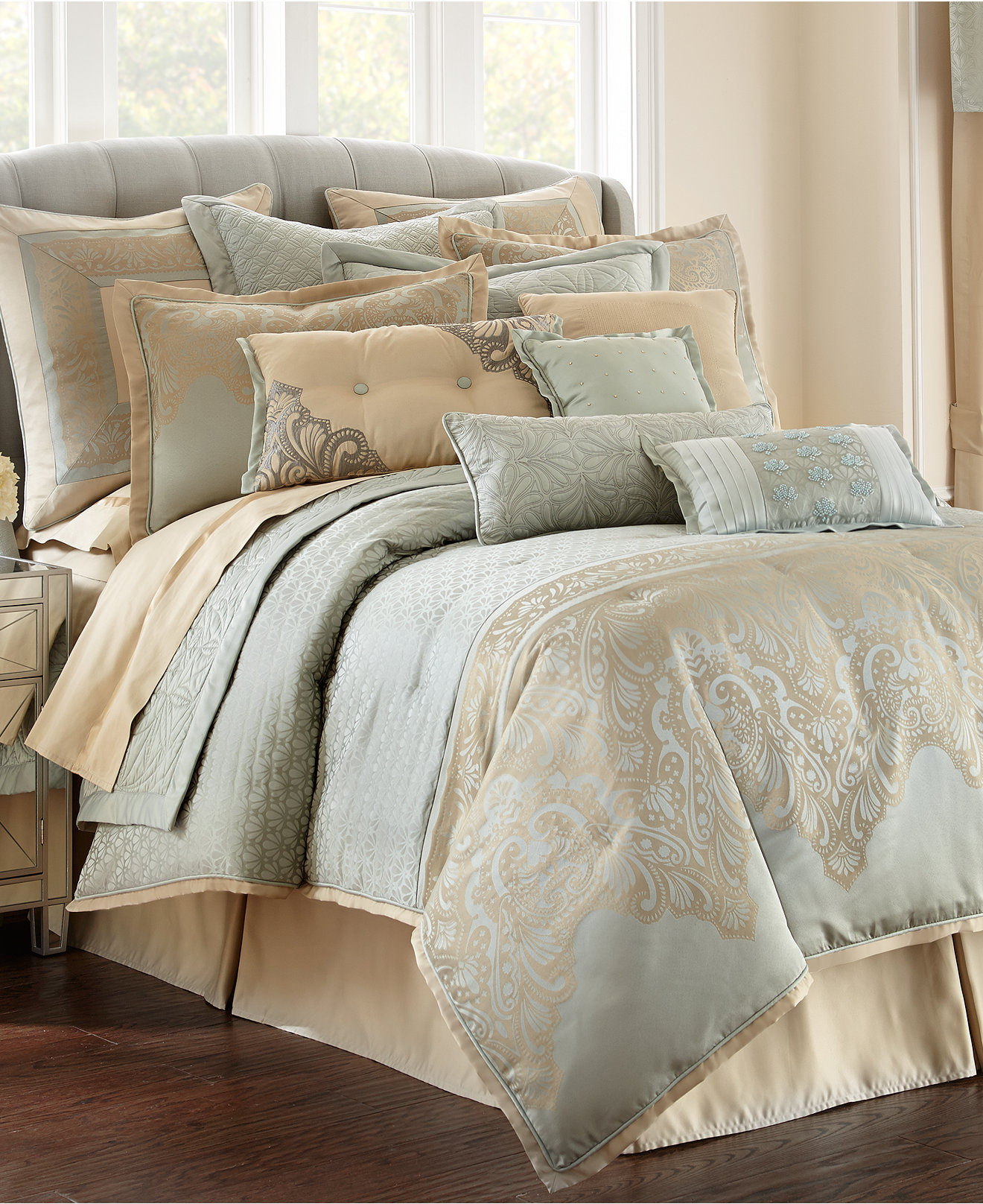 What are the different types of Waterford comforter sets?