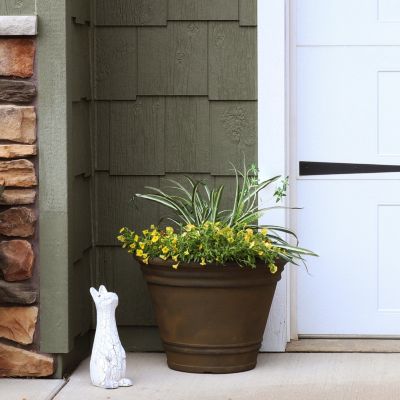 Franklin 20" Outdoor Plant Pot - UV-Resistant Polyresin Flowerpot for Indoor or Outdoor Use - Sable