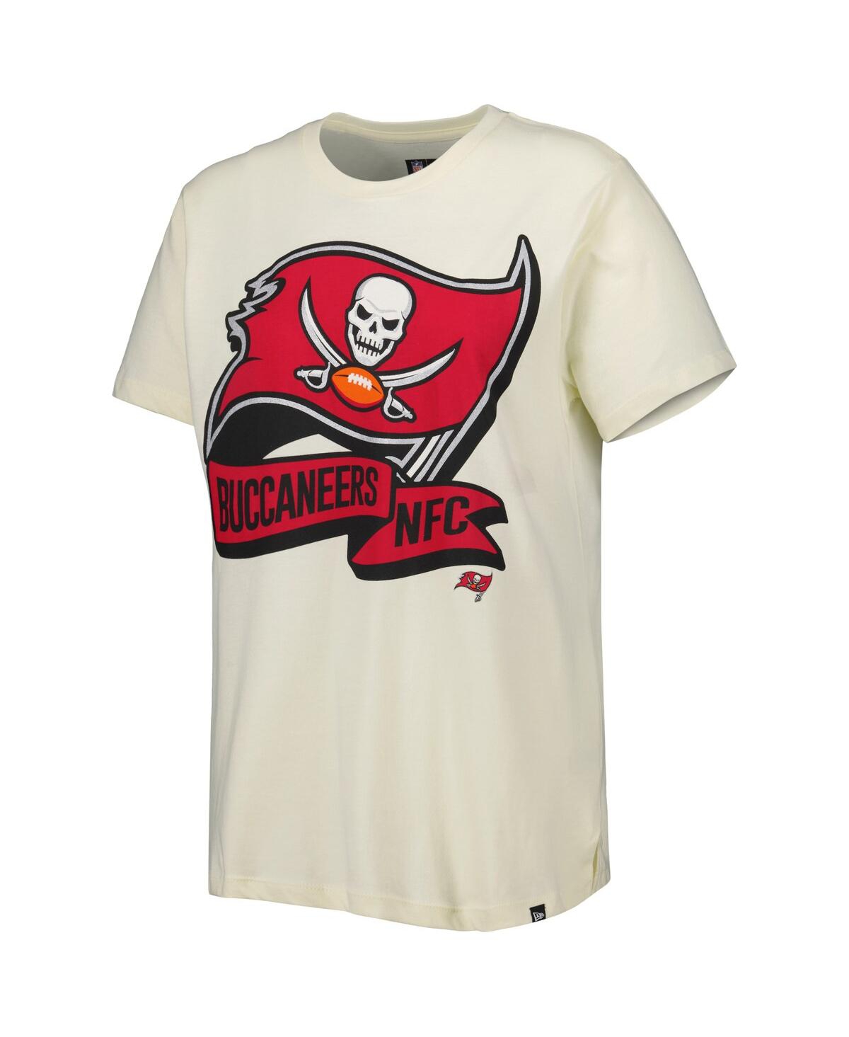 NEW ERA WOMEN'S NEW ERA CREAM TAMPA BAY BUCCANEERS CHROME SIDELINE T-SHIRT 