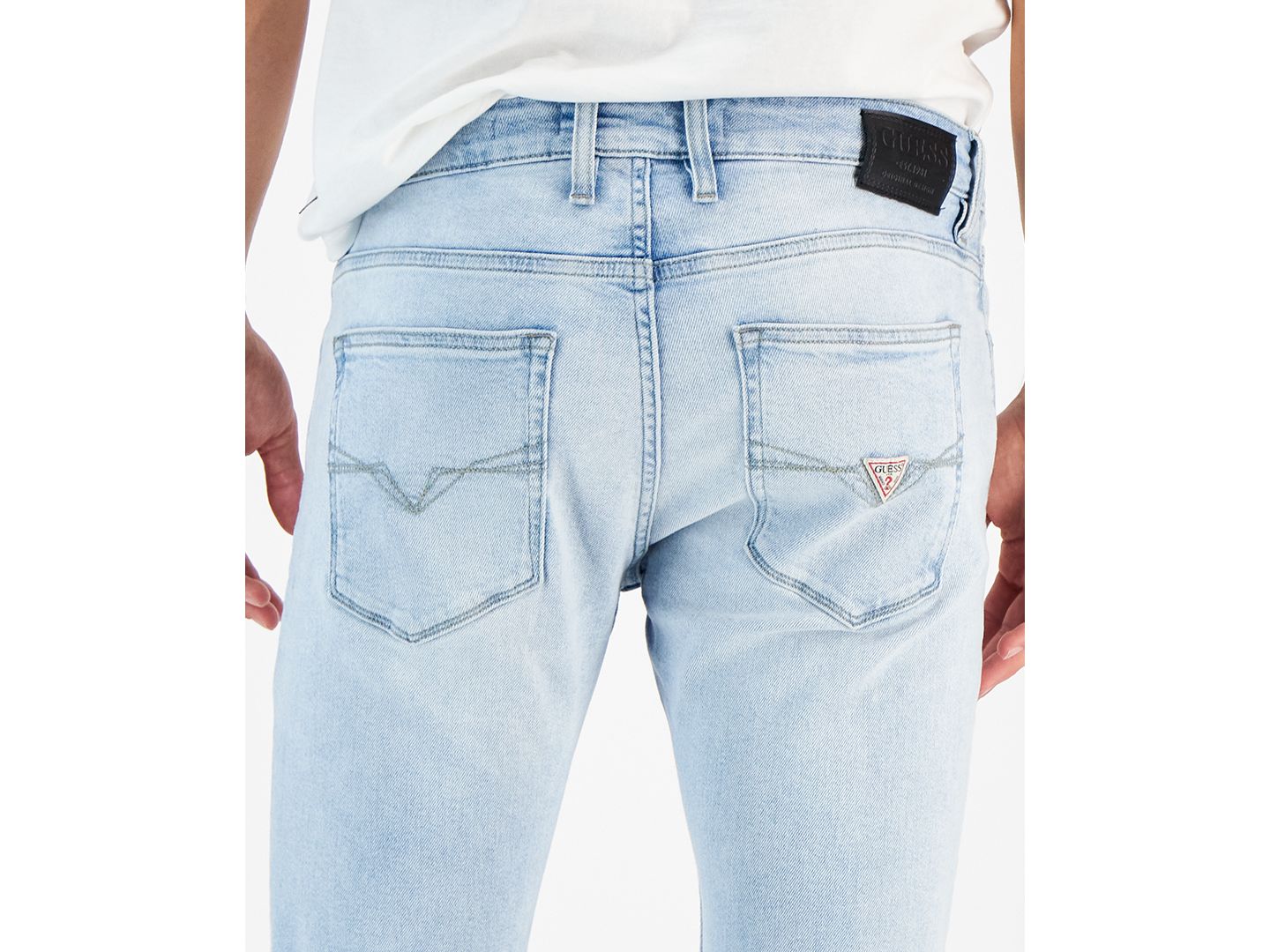 Мужские джинсы GUESS Light-Wash Slim Tapered Fit, цвет: Варёный — фото 7