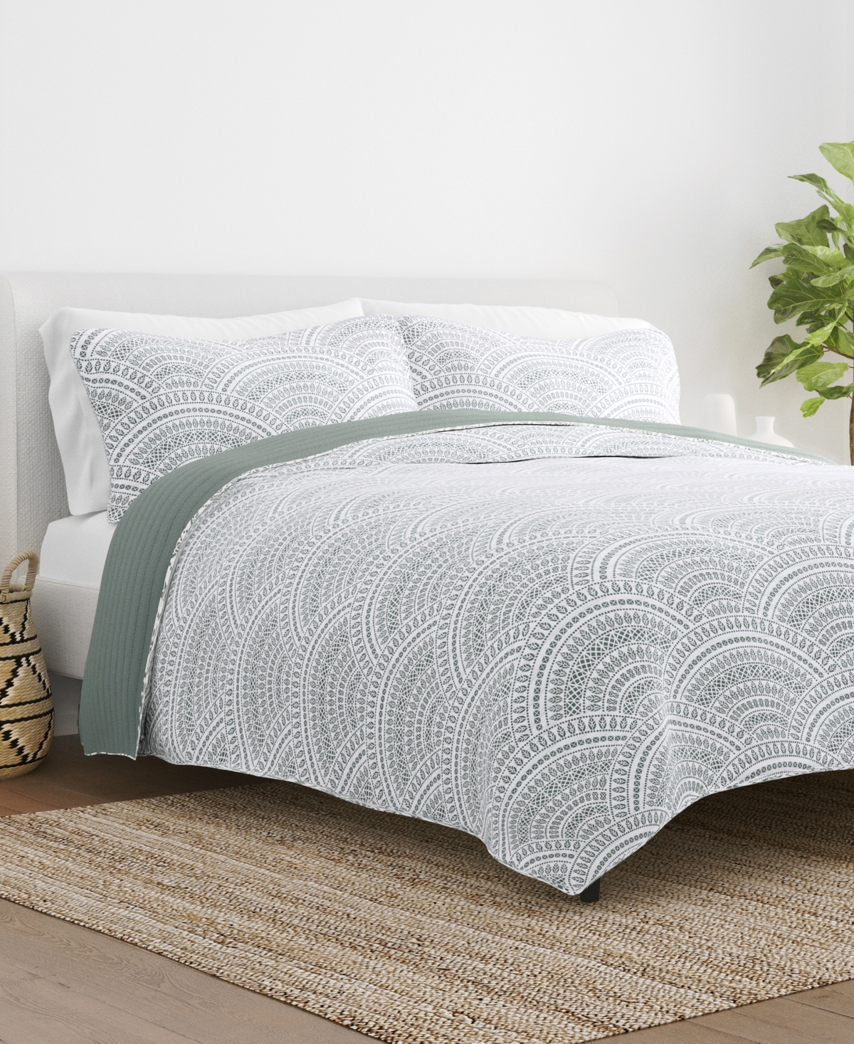 Ienjoy Home All Season 3 Piece Scallop Reversible Quilt Set, Full/queen In Eucalyptus