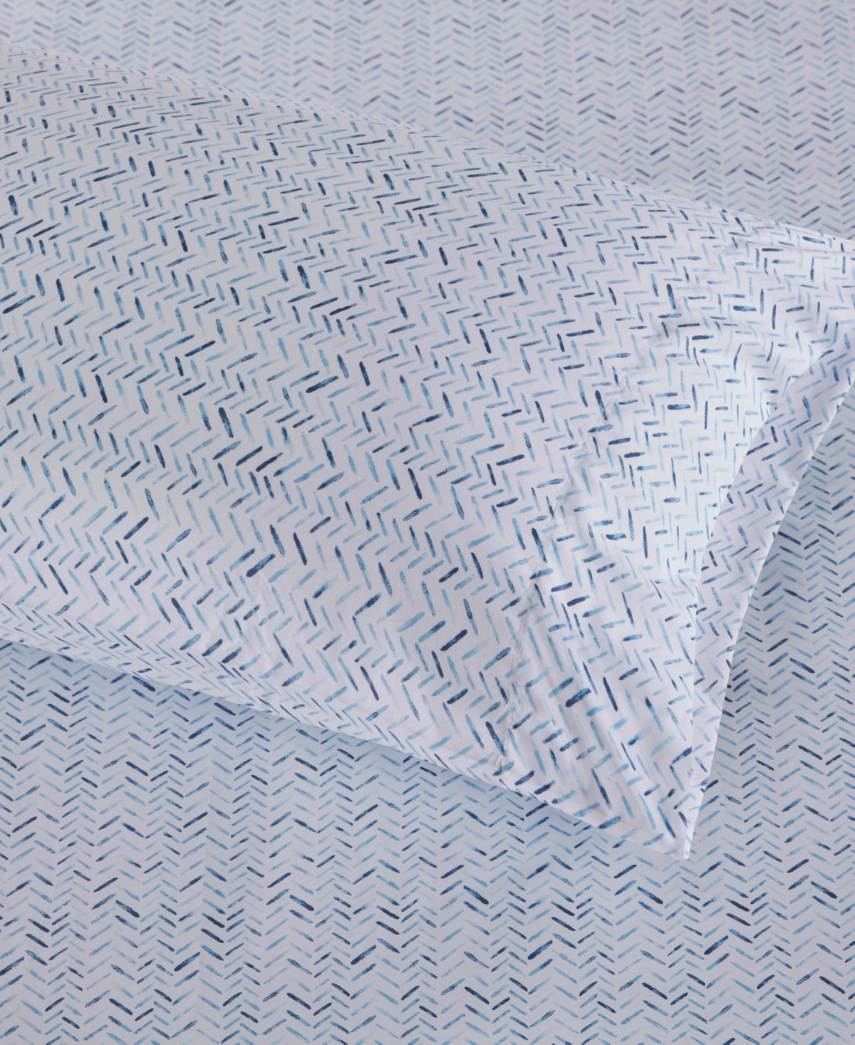 Intelligent Design Printed Microfiber 4 Piece Sheet Set, Queen In Blue Chevron