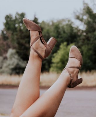 Women's Foster Crisscross Heels