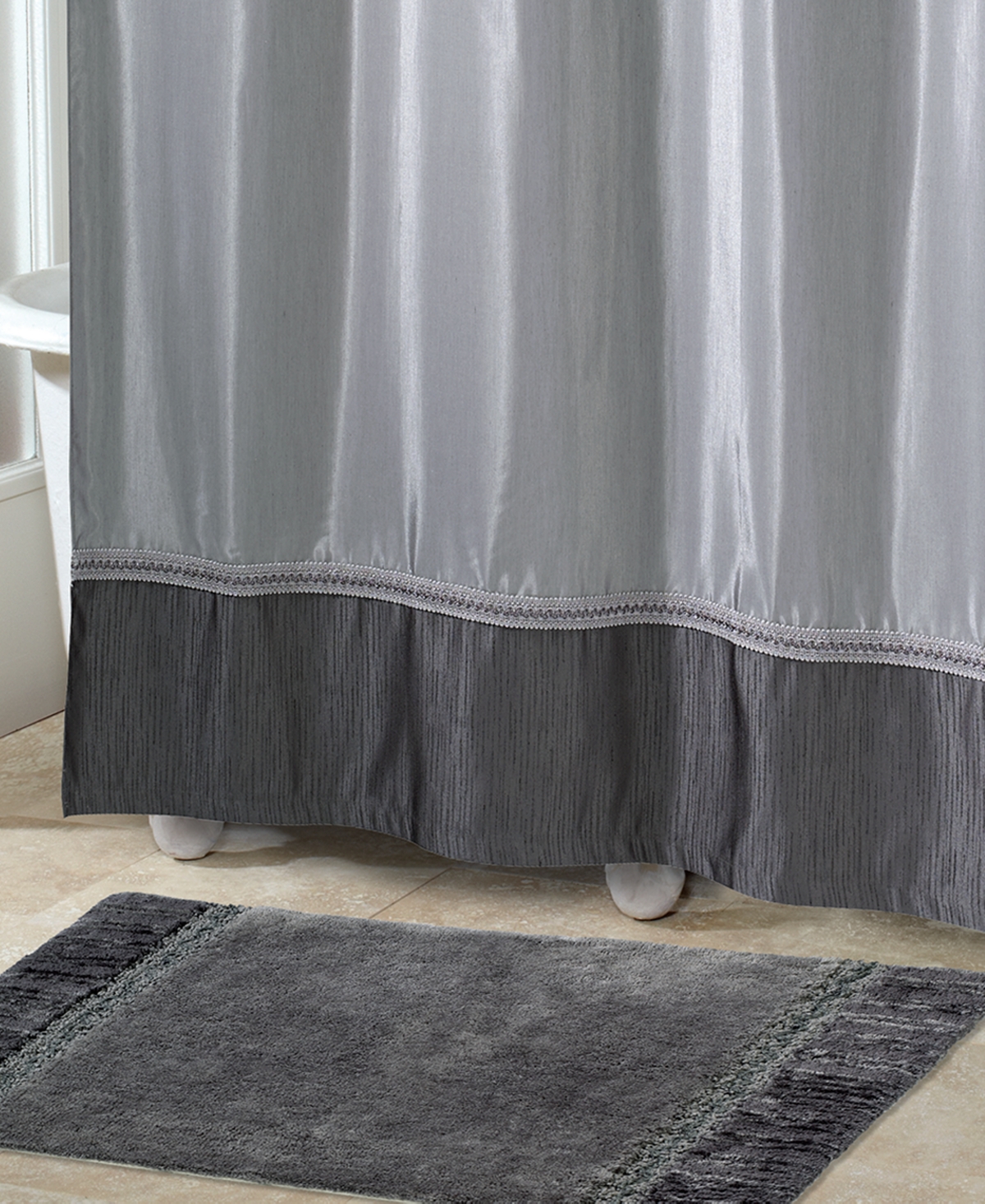 Avanti Braided Medallion Colorblocked Bath Rug, 20" X 30" In Gray