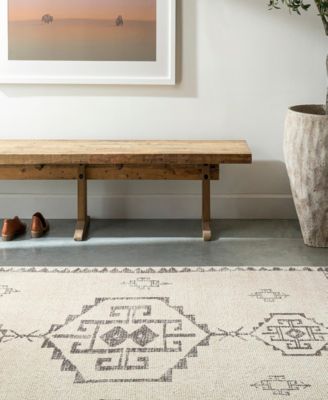 Solana BOOC2303 3'11" x 5'7" Area Rug